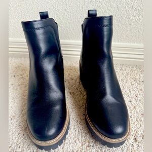 Dolce Vita Women’s Round Toe Boot- Rielle